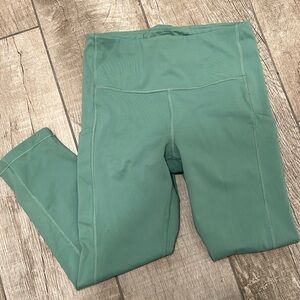 Athleta stash pocket capri